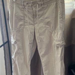 Liz Claiborne Lizwear. Size 12 capri cargo pants